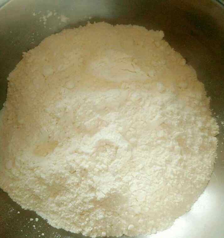韭菜鸡蛋虾皮馅饼步骤3