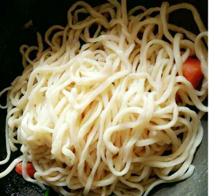 鸡蛋素炒面步骤7