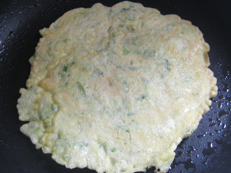 香菜鸡蛋软饼步骤9