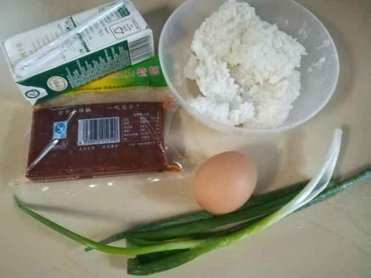 山楂糕牛奶炒饭步骤1