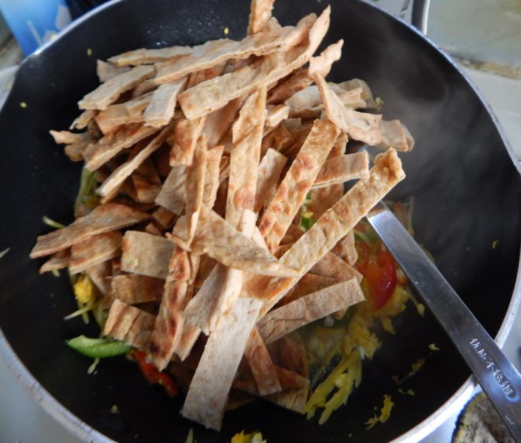 青椒鸡蛋炒饼步骤8
