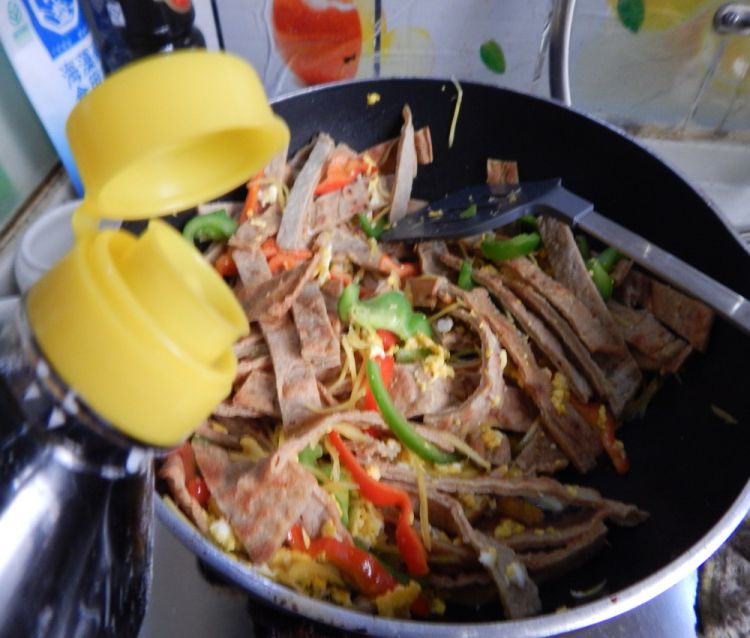 青椒鸡蛋炒饼步骤10