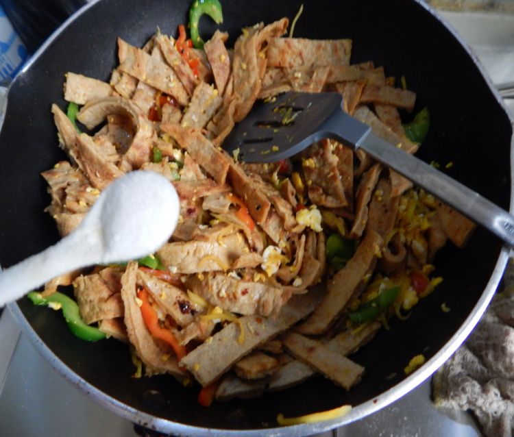 青椒鸡蛋炒饼步骤13