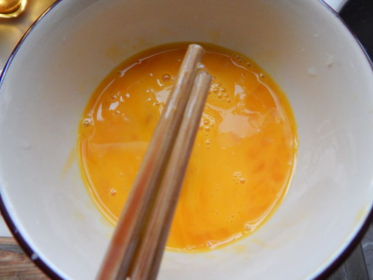 紫甘蓝蛋炒饭步骤2