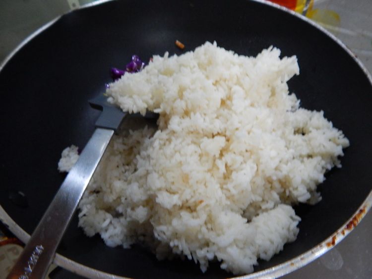 紫甘蓝蛋炒饭步骤7