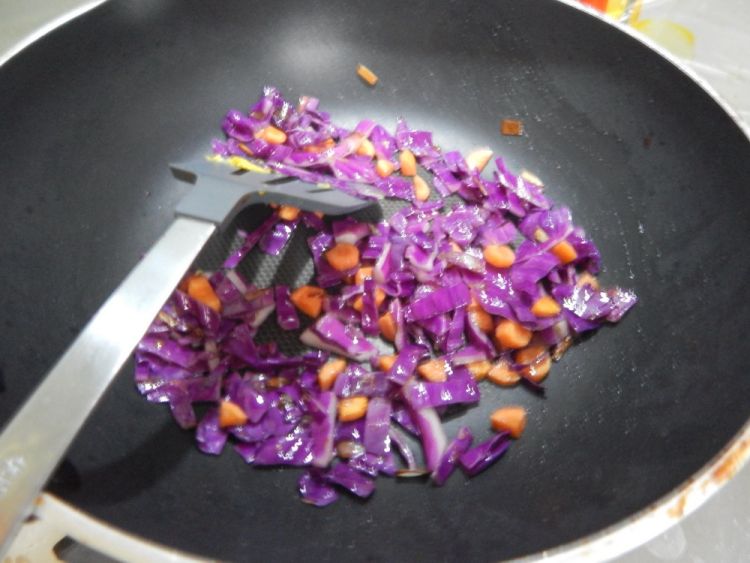 紫甘蓝蛋炒饭步骤6