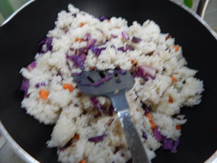 紫甘蓝蛋炒饭步骤8