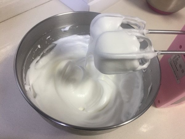 蓝天白云蛋糕卷步骤8