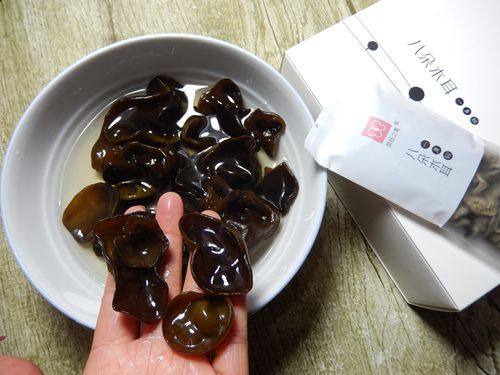 黑木耳水芹炒鸡蛋步骤2