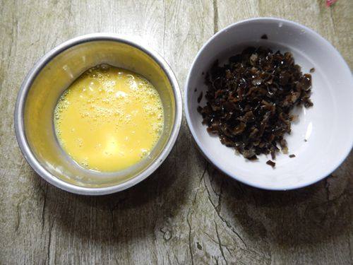 黑木耳水芹炒鸡蛋步骤4