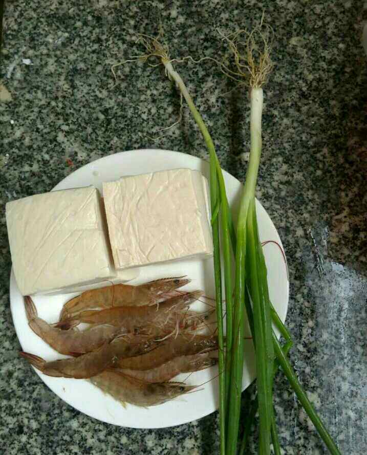 虾仁烩豆腐步骤1