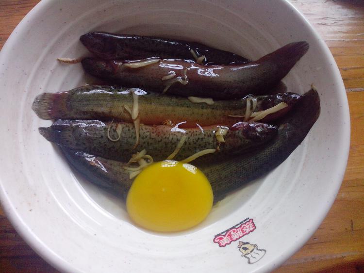 炸泥鳅步骤3