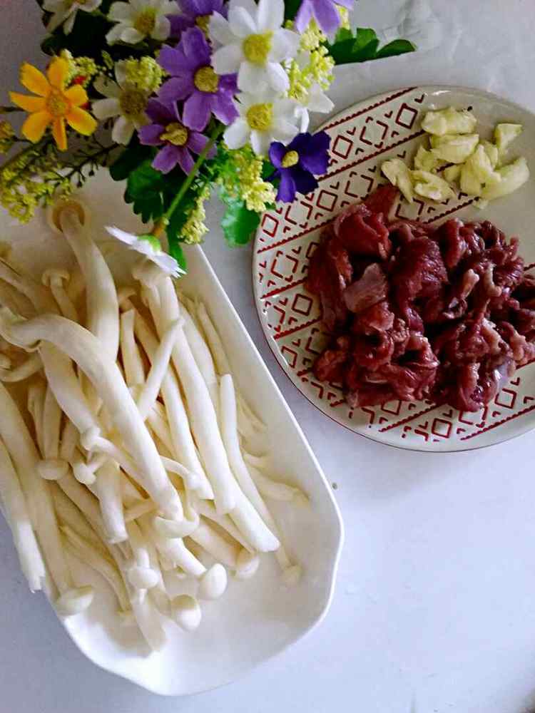 鲜菇炒鸭肉步骤1