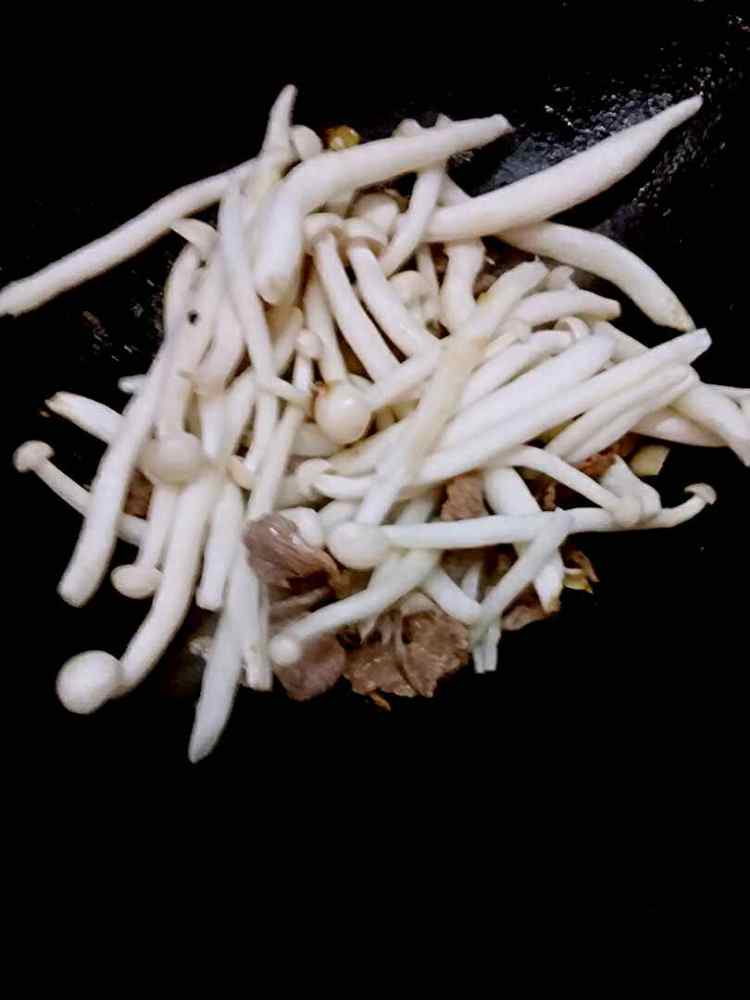 鲜菇炒鸭肉步骤5