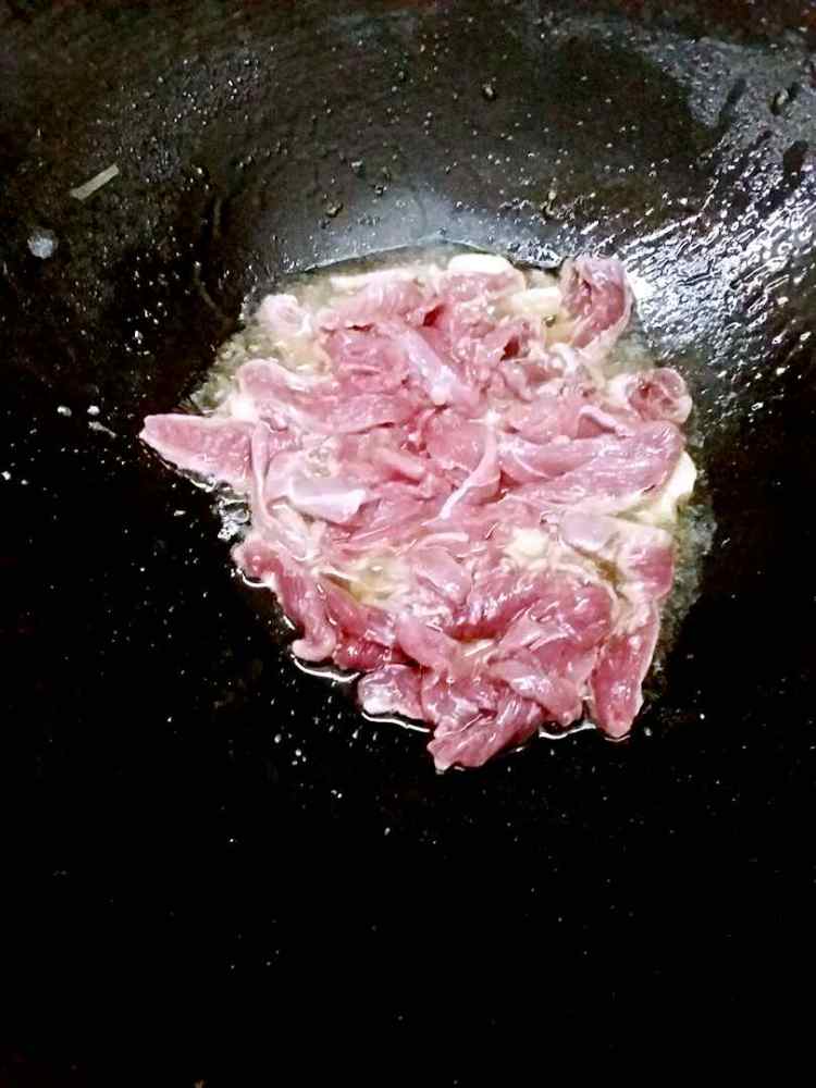 鲜菇炒鸭肉步骤3