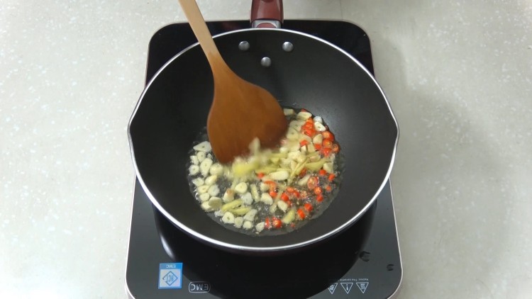 四季餐桌|毛豆烧鸭步骤3