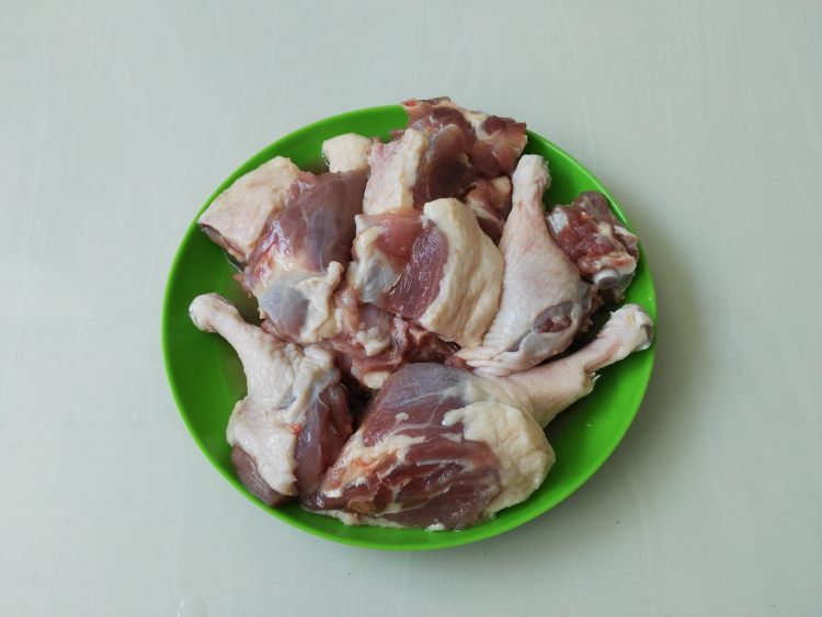 鸭肉炖香菇土豆步骤1