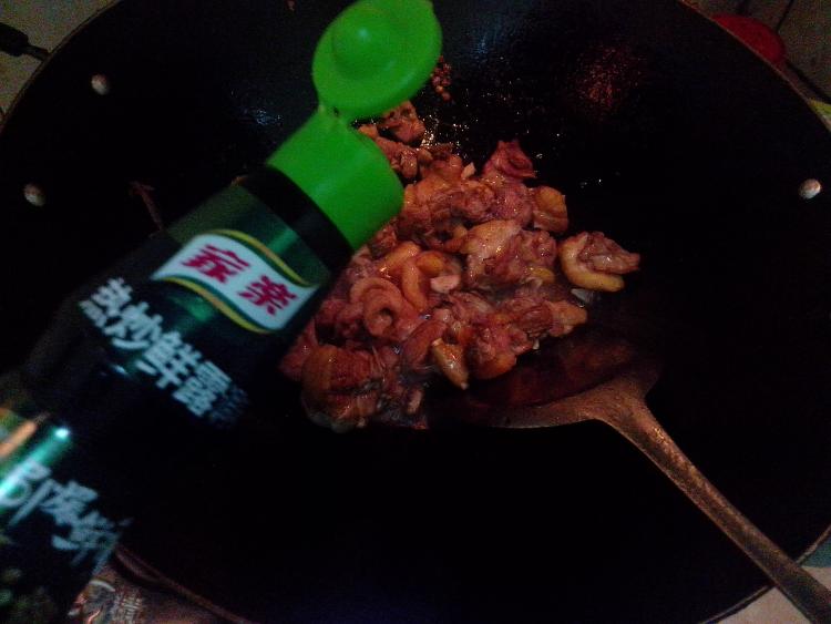 酸菜炖鸭肉步骤5