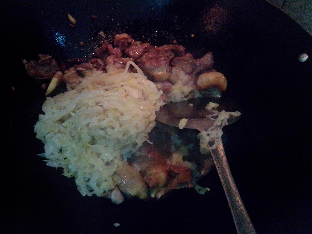 酸菜炖鸭肉步骤7