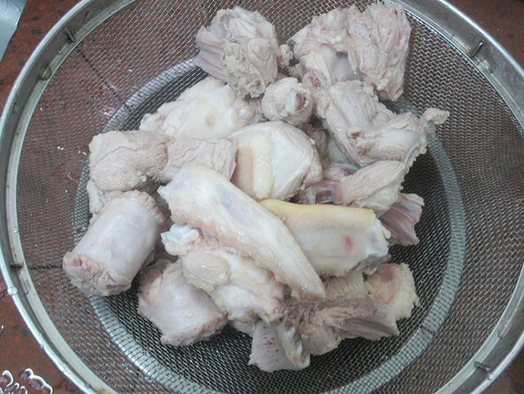 银耳鸭汤步骤6