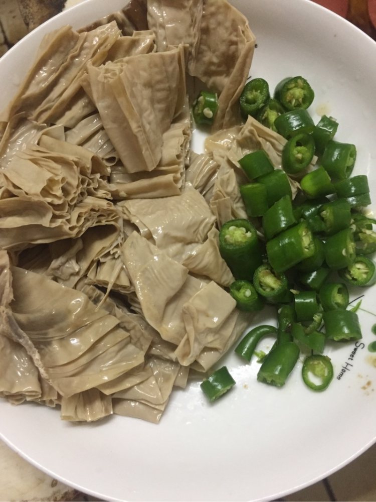腐竹焖鸭肉步骤2