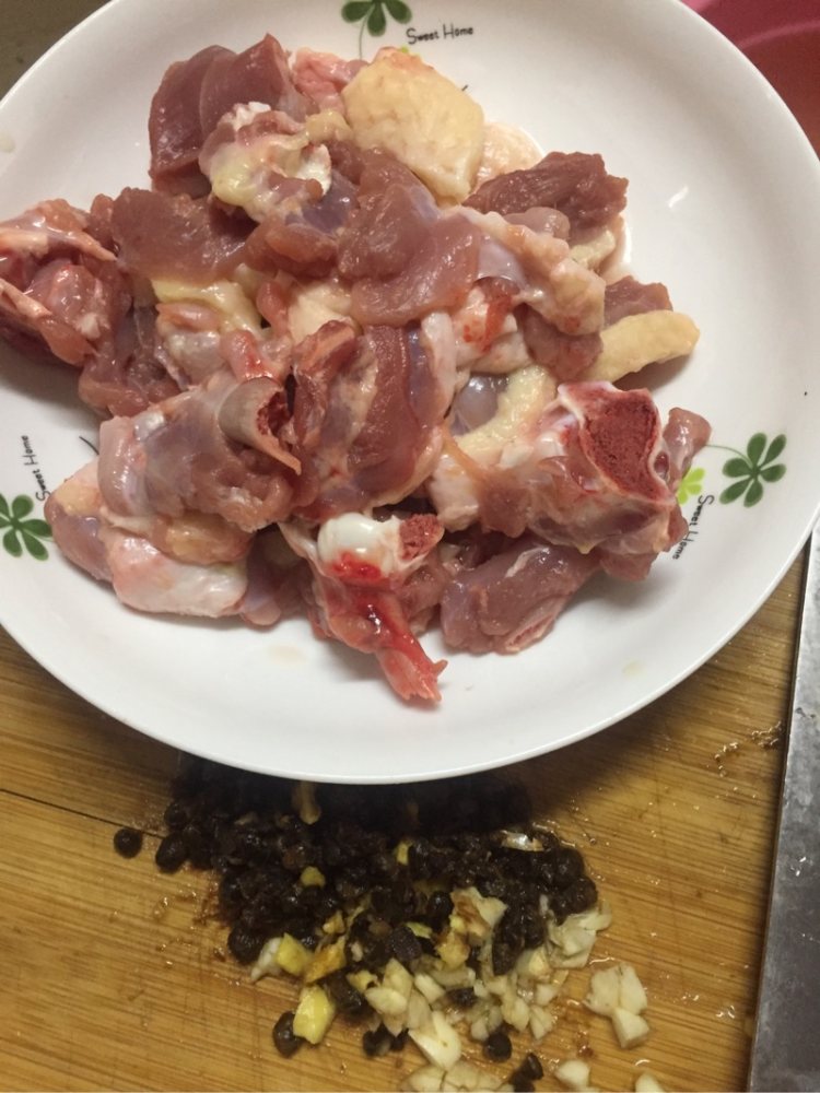 腐竹焖鸭肉步骤1
