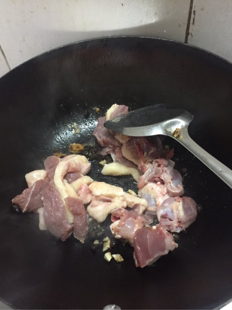 腐竹焖鸭肉步骤5