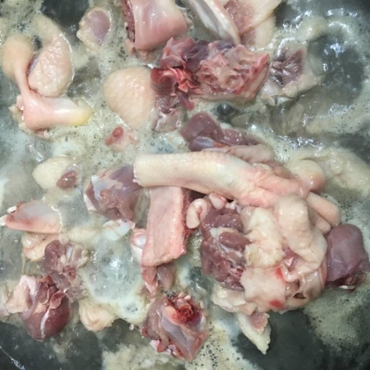 鸭肉炖粉条步骤2