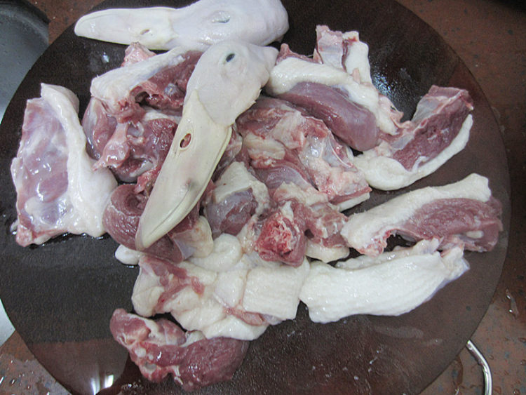 板栗炖鸭肉步骤3
