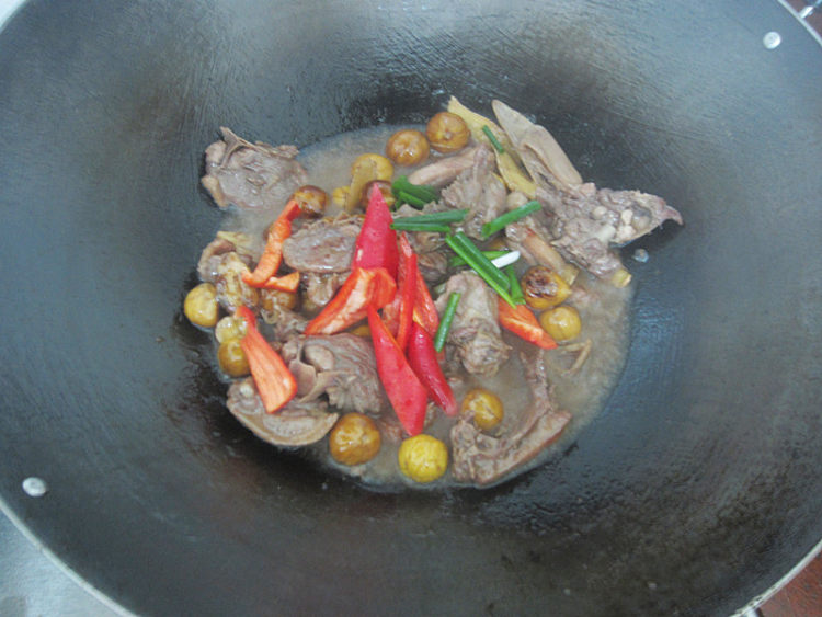 板栗炖鸭肉步骤13