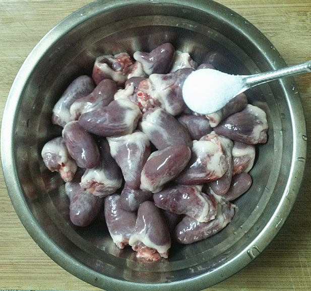 卤香辣鸭心步骤3
