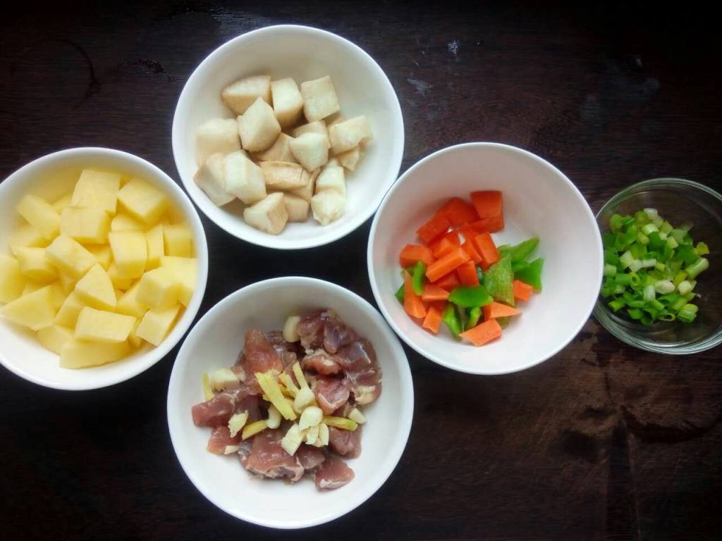土豆鸭肉步骤1