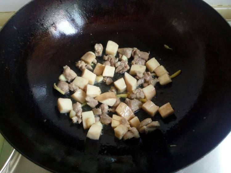 土豆鸭肉步骤3