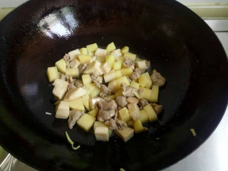 土豆鸭肉步骤4