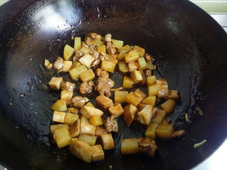 土豆鸭肉步骤6
