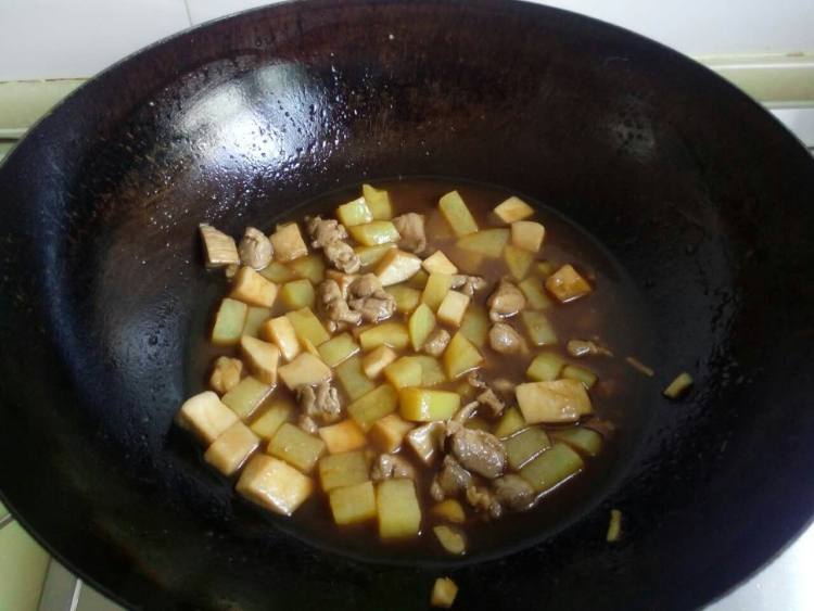 土豆鸭肉步骤7