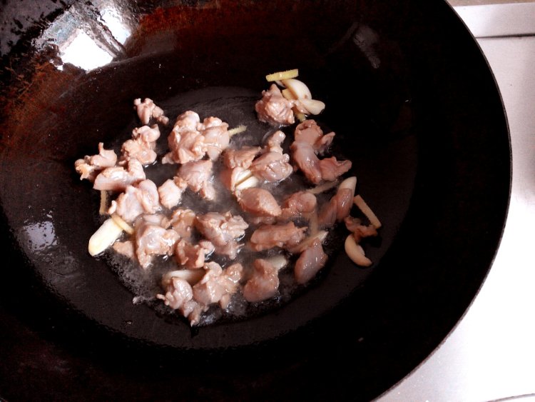 土豆鸭丁步骤3