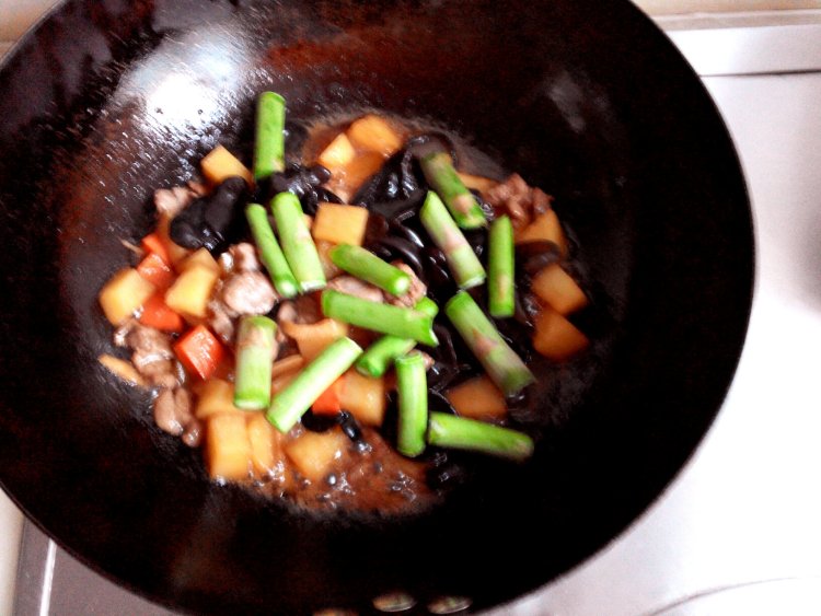 土豆鸭丁步骤7