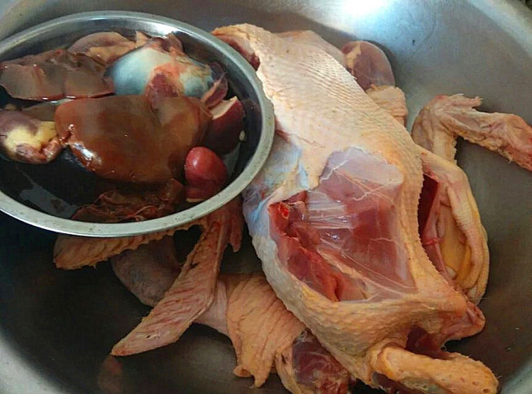 家常卤水鸭肉步骤1