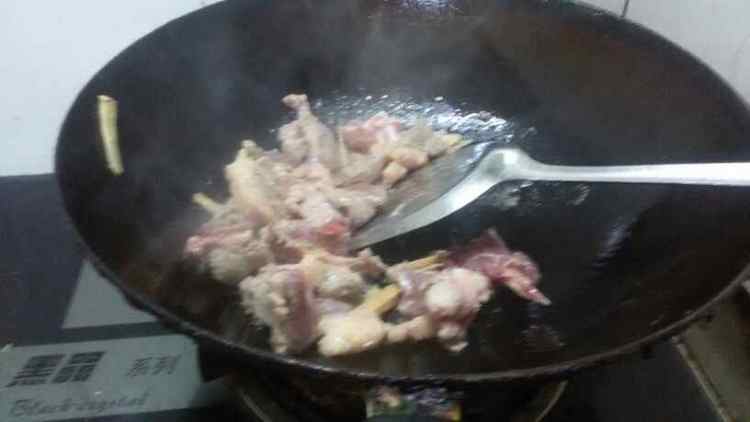 土豆炖鸭肉步骤3