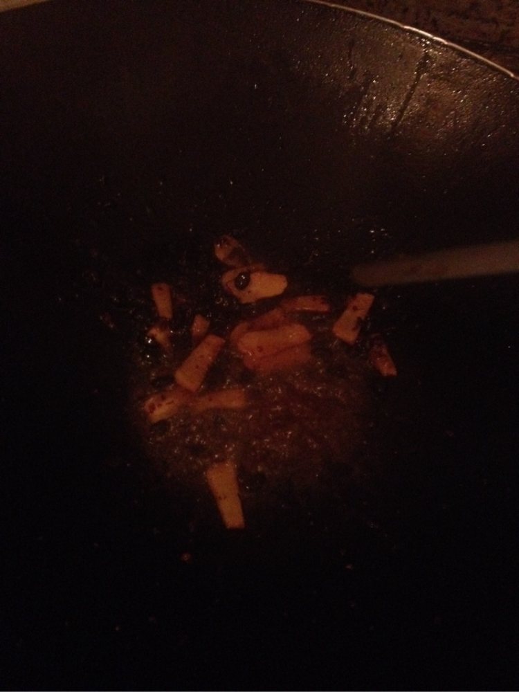 菜干焖鸭步骤4