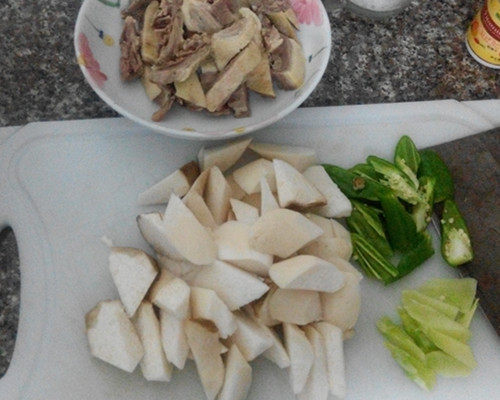 杏鲍菇焖鸭肉步骤1