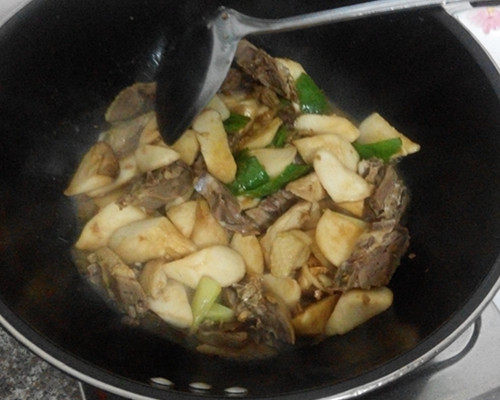 杏鲍菇焖鸭肉步骤4