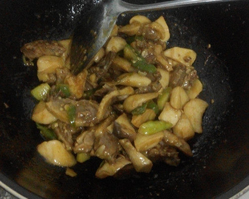 杏鲍菇焖鸭肉步骤7