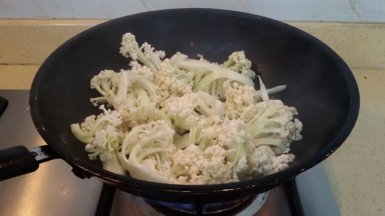 蛋香菜花炒鸭肉步骤6
