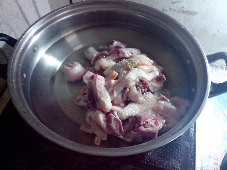 酸萝卜鸭肉汤步骤2