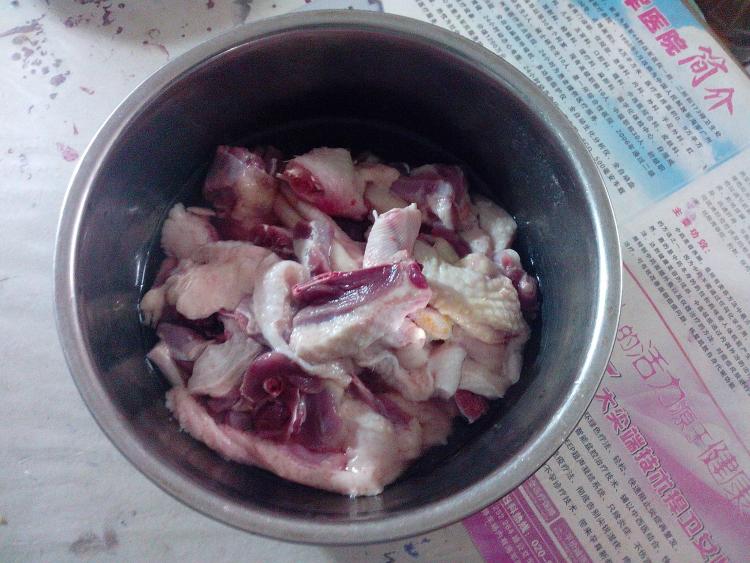 酸萝卜鸭肉汤步骤1