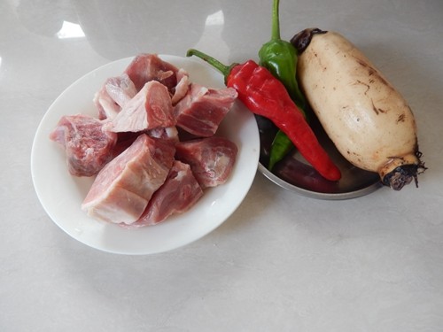 莲藕烧鸭肉步骤1