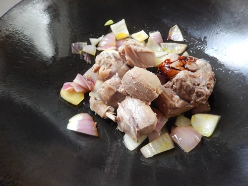 莲藕烧鸭肉步骤7