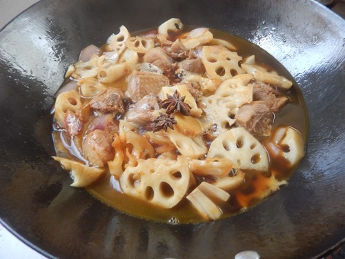 莲藕烧鸭肉步骤10